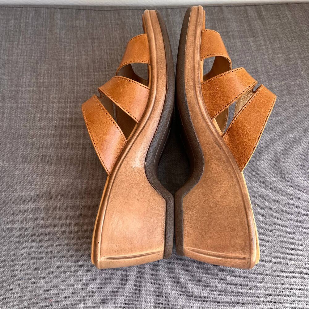Dansko Sandals Womens Sz 37 Tan Leather Strappy Wedge Slide Comfort Boho Coastal - Picture 3 of 9
